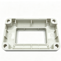 Châssis interne carré beige en ABS moulé par injection avec compartiments nervurés pour l'assemblage de composants électroniques