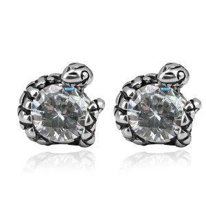 Pendientes de serpiente con cierre de rosca para hombre, estilo punk gótico, con diseño de tapones redondos y túnel para la oreja - Product Image 1