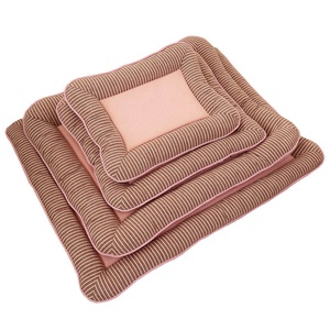 Cama Refrescante de Seda de Hielo para Perros y Gatos, Alfombra de Cama para Mascotas de Viscosa Suave y Refrescante: Sensación de Seda de Hielo y Diseño a Rayas para Clima Cálido - Product Image 4