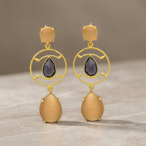 Pendientes Colgantes Étnicos de Aleación de Metal Precioso Chapados en Oro, Hechos a Mano con Piedras Preciosas, Joyería Jaipur Gems - Product Image 2