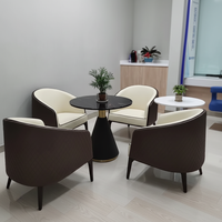 Fauteuil de bar en gros, rembourré, en bois massif et tissu, style loft, personnalisable, avec pieds en fer, pour salle à manger, salon, maison