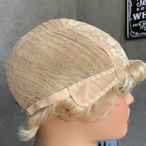 Perruque Synthétique <span class=keywords><strong>Courte</strong></span> Pixie Blonde de Haute Qualité LIWANGLONG HAIR pour <span class=keywords><strong>Femme</strong></span>, Lisse et Ondulée, avec Frange, Effet Volumineux et Superposé, Résistante à la Chaleur - Product Image 6