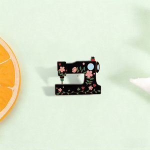 Set de Pins Esmaltados de Costura Creativa: Máquina de Coser Floral, Insignia Metálica, Pin de Solapa Elegante para Acolchado, Decoración, Regalo - Product Image 1