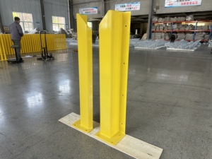 Protectores de Rieles para Puertas Elevables - 48 Pulgadas, Lado Izquierdo - Product Image 3