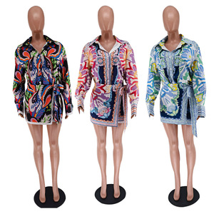 Completo Due Pezzi da Donna, <span class=keywords><strong>Abbigliamento</strong></span> Femminile <span class=keywords><strong>Casual</strong></span> <span class=keywords><strong>Sexy</strong></span> con Allacciatura, Camicia Stampata Irregolare e Pantaloncini, Set Due Pezzi per Signore - Product Image 2