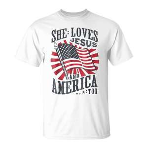 Ella ama a Jesús y también a Estados Unidos, camiseta con la bandera de Estados Unidos del 4 de julio - Product Image 1