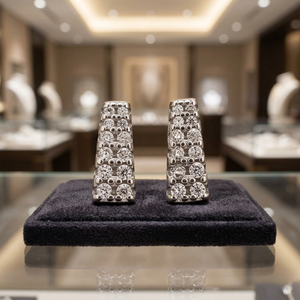 Pendientes de Plata 92.5 con Baño de Oro, Diseño Geométrico de Flecha y Corazón con Circonitas Engastadas, Modernos, para Mujer, Ideales para Boda/Compromiso - Product Image 2