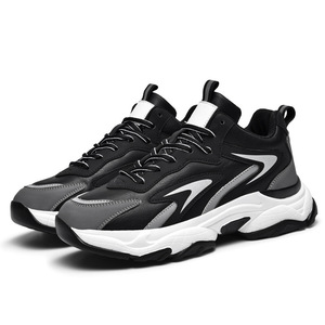 Chaussures de sport lumineuses d'hiver respirantes anti-odeur, chaussures de course décontractées avec empeigne en PU et semelles intérieures chaudes rehaussantes - Product Image 4
