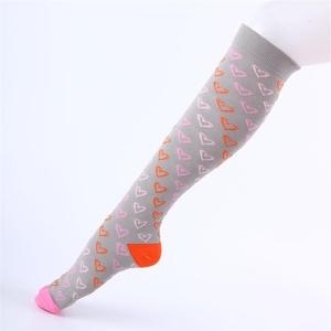 Chaussettes de sport de compression unisexes en gros, personnalisées, confortables, pour jeunes, noires, en spandex/<span class=keywords><strong>nylon</strong></span>/coton - Product Image 3