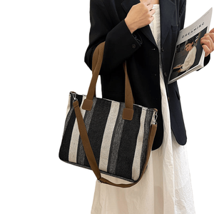 Sacs fourre-tout en toile personnalisés à rayures, grande capacité, broderie de lettres, fermeture éclair, pour femmes, vente en gros - Product Image 3