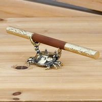 Artisanat en métal, artisanat créatif en laiton en forme de crabe, porte-stylo en métal brun doré avec sculpture pour la décoration de jardin