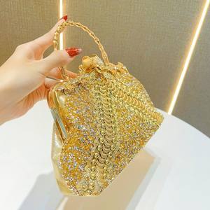 Nouveau Sac à Main en PVC Incrusté de Diamants, Forme Oreiller, Fermeture à Fermoir, Idéal pour Soirées et Banquets, Élégant pour Femmes Raffinées - Product Image 2