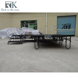 Scène mobile pliable en acier noir RK avec tapis, capacité de charge de 800 kg/m, 4x8 pieds, hauteur réglable et roues pour événements hôteliers - Product Image 5