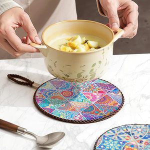 แผ่นรองกันความร้อนเซรามิกแบบแขวน แผ่นรองกันความร้อนพอร์ซเลน ฐานไม้ก๊อก ขนาด 6 นิ้ว ป้องกันจานร้อน ปกป้องโต๊ะ เป็นมิตรกับสิ่งแวดล้อม - Product Image 3