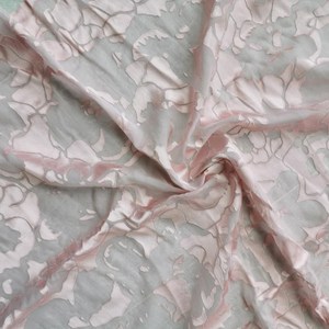 Tissu grillé en viscose de soie et d'opale pour vêtements féminins - Product Image 2