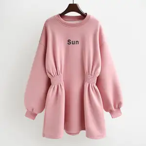 2021 शरद ऋतु और सर्दियों महिलाओं के नए दौर गर्दन प्लस मखमल कमर स्लिमिंग मध्य-लंबाई मुद्रित पत्र आकस्मिक स्वेटर पोशाक शीर्ष