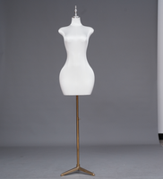 Mannequin de couture en plastique pour femmes grande taille avec support doré pour l'affichage