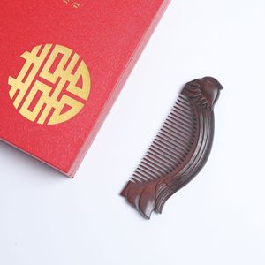 ชุดหวีแต่งงานจีนสุดหรู แกะสลักลายเป็ดแมนดารินด้วยมือ หวีไม้จันทน์แดง ของขวัญสำหรับแขกในงานเลี้ยงฉลองสมรส - Product Image 2