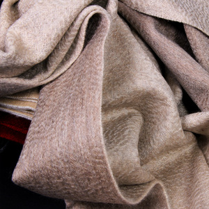 Bufanda de Cachemira de Lujo Ultra Suave al por Mayor, Gruesa, de Doble Cara, con Patrón de Ondas de Agua, Flecos Largos, para Invierno - Product Image 3