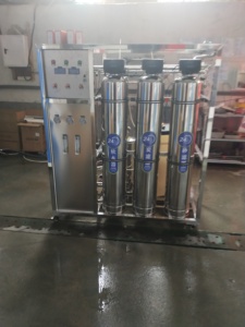 Système de traitement de l'eau par osmose inverse de haute qualité 0,5 t/h, contrôlé par PLC, avec moteur et boîte de vitesses - Product Image 4