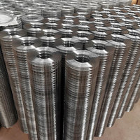 Rouleau de treillis métallique soudé en acier galvanisé enduit de PVC noir pour poulet de clôture et rouleau de treillis en acier de protection inoxydable