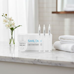 Kit de blanchiment dentaire à domicile personnalisé en marque propre, kit de blanchiment dentaire avec gel blanchissant HP Pap, lumière LED pour usage domestique - Product Image 1