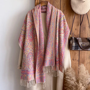 Chal de Viaje con Estampado Étnico Paisley y Borlas, Ligero y Versátil para Mujer - Product Image 1