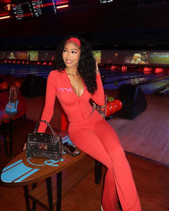 Модный комплект из двух предметов G01653C с буквенным принтом и пэчворком для женщин: однотонный укороченный топ с длинными рукавами + брюки, женская уличная одежда - Product Image 2