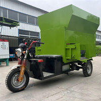 Tricycle électrique diesel 3m³ en acier pour l'épandage d'aliments, mélangeur TMR de maïs ensilé, machine d'élevage pour chèvres, vaches et bovins
