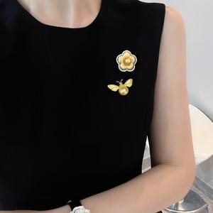 Broche papillon élégante et tendance, fleur de poitrine polyvalente, accessoire anti-éblouissement pour vêtements, idéal pour les cadeaux - Product Image 4