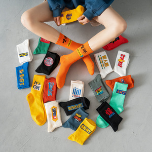 <span class=keywords><strong>Chaussettes</strong></span> en coton montantes mi-mollet de marque à la mode pour hommes femmes <span class=keywords><strong>chaussettes</strong></span> longues pour le printemps automne sports d'hiver basket-ball Ins Style - Product Image 3