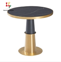 Zeitgenössischer Luxus-Bistrotisch, Anpassbare Marmorplatte mit Gold- und Schwarzmetallgestell für Café, Hotel