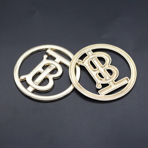 ป้ายโลหะสีทองทรงกลมพร้อมตัวอักษรสำหรับตกแต่งกระเป๋าถือ - Product Image 4