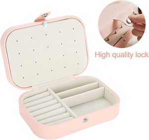 กล่องใส่เครื่องประดับสำหรับเดินทางขนาดเล็กแบบขายส่ง พร้อมแผ่นสำหรับเก็บต่างหู แหวน สร้อยคอ กำไลข้อมือ - Product Image 4