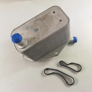 เครื่องทำความเย็นน้ำมันสำหรับรถแลนด์โรเวอร์รถจี๊ป LR001426 LR041422 8G9N6A642AA ระบายความร้อนด้วยน้ำขนาดแกน10x8x6 - Product Image 4