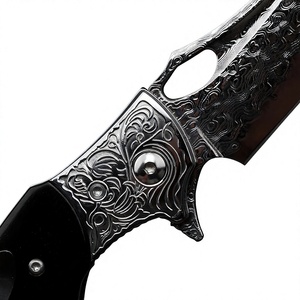 Couteau pliant Shadow Hawk avec lame noire finition Stonewashed, mécanisme de verrouillage sécurisé et poignée ergonomique pour un usage quotidien - Product Image 2