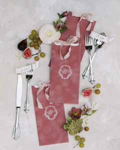 Suministros de boda de alta calidad Tarjeta de menú de estampado en caliente de terciopelo rojo personalizado Tarjeta de número de mesa de comedor - Product Image 3