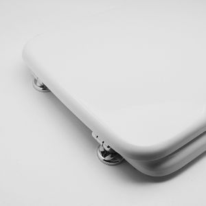 Cielo Vaso Smile 48 - Tapa de inodoro de liberación rápida con cierre suave, diseño cuadrado moderno, material de urea plástica duradero para baño - Product Image 3