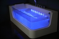 Baignoire d'angle de luxe à grand dossier, en acrylique, avec jets, baignoire à remous avec verre