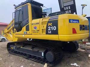 Excavatrice d'occasion Komatsu PC210LC de taille moyenne, très demandée, avec moteur d'origine et en excellent état - Product Image 1