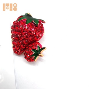 2025 derniers bijoux pour femmes fille mode strass mignon rouge fruits légumes amour fraise broche broche - Product Image 3