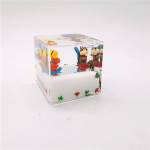 Mini presse-papiers carré aquatique liquide, rempli d'<span class=keywords><strong>huile</strong></span>, avec pingouin, panda, cœur, paillettes flottantes, anti-stress - Product Image 1