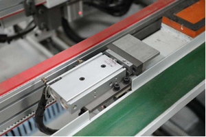Machine à scier à quatre côtés de dalle de porte CNC pour <span class=keywords><strong>le</strong></span> travail du bois/portes/fabrication de meubles - Product Image 3
