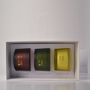 Ventes chaudes, <span class=keywords><strong>bougie</strong></span> parfumée en verre personnalisée de luxe, <span class=keywords><strong>cire</strong></span> de <span class=keywords><strong>soja</strong></span>, <span class=keywords><strong>cire</strong></span> d'<span class=keywords><strong>abeille</strong></span>, ensemble cadeau de bougies de Noël - Product Image 3