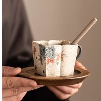 Handbemalte Blumen-Keramiktasse mit Quadratischem Design und Gewelltem Rand, Wabi-Sabi Kaffeetasse mit Henkel für Teetisch, Heimdekoration, Geschenk, Individuell Anpassbar