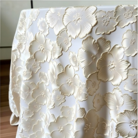 Nappe carrée en polyester jacquard floral doré de luxe OEM, imperméable et écologique, pour mariage, hôtel, banquet