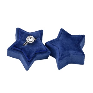 Nouvelle boîte à bijoux en velours flanelle de haute qualité, design pentagramme en forme d'étoile à cinq branches, pour une demande en mariage, pour femmes - Product Image 1