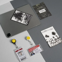 Porte-badge vertical et horizontal transparent léger Bestom, construction robuste en PP, accessoire pour étiquettes nominatives en vrac