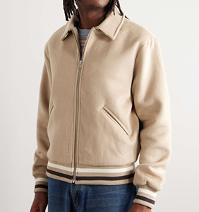 In De Fabriek Gemaakte <span class=keywords><strong>Beige</strong></span> <span class=keywords><strong>Fleece</strong></span> Bomberjack Voor Heren Op Trendy Maat <span class=keywords><strong>Beige</strong></span> Honkbaljack Voor Bulkverkoop