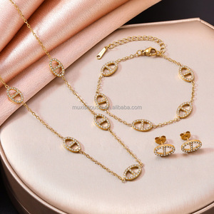 <span class=keywords><strong>Set</strong></span> di Bracciale/<span class=keywords><strong>Orecchini</strong></span>/Collana Best-seller in Acciaio Inossidabile di Alta Qualità con Placcatura in Oro 18K per Effetto Anti-sbiadimento - Product Image 1